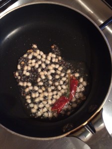 Let the urad dal brown well. that gives a crunchy effect to the chutney.