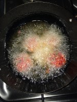 Put 3 to 5 vadas at a time depending on the size of the vessel.