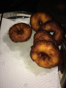 Drain the vada's in he kitchen towel.