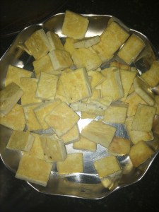 Remove the grilled tofu in a plate and set aside.