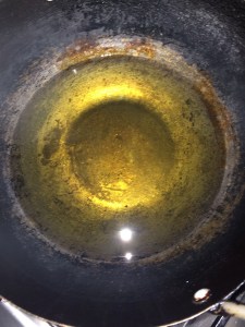 Heat oil in a vessel.